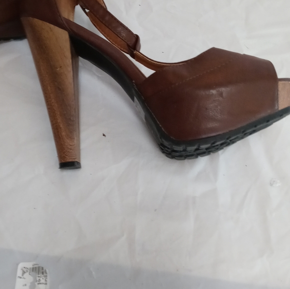 Size 8 1/2 charlotte Russ wood heels - Picture 3 of 4